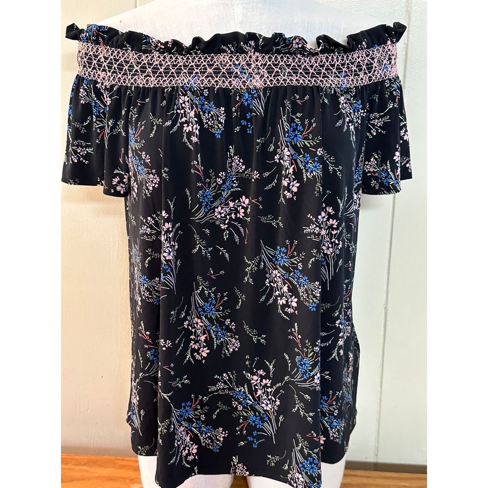 Cece Top Woman's Medium Off Shoulder Style Flowy Floral‎